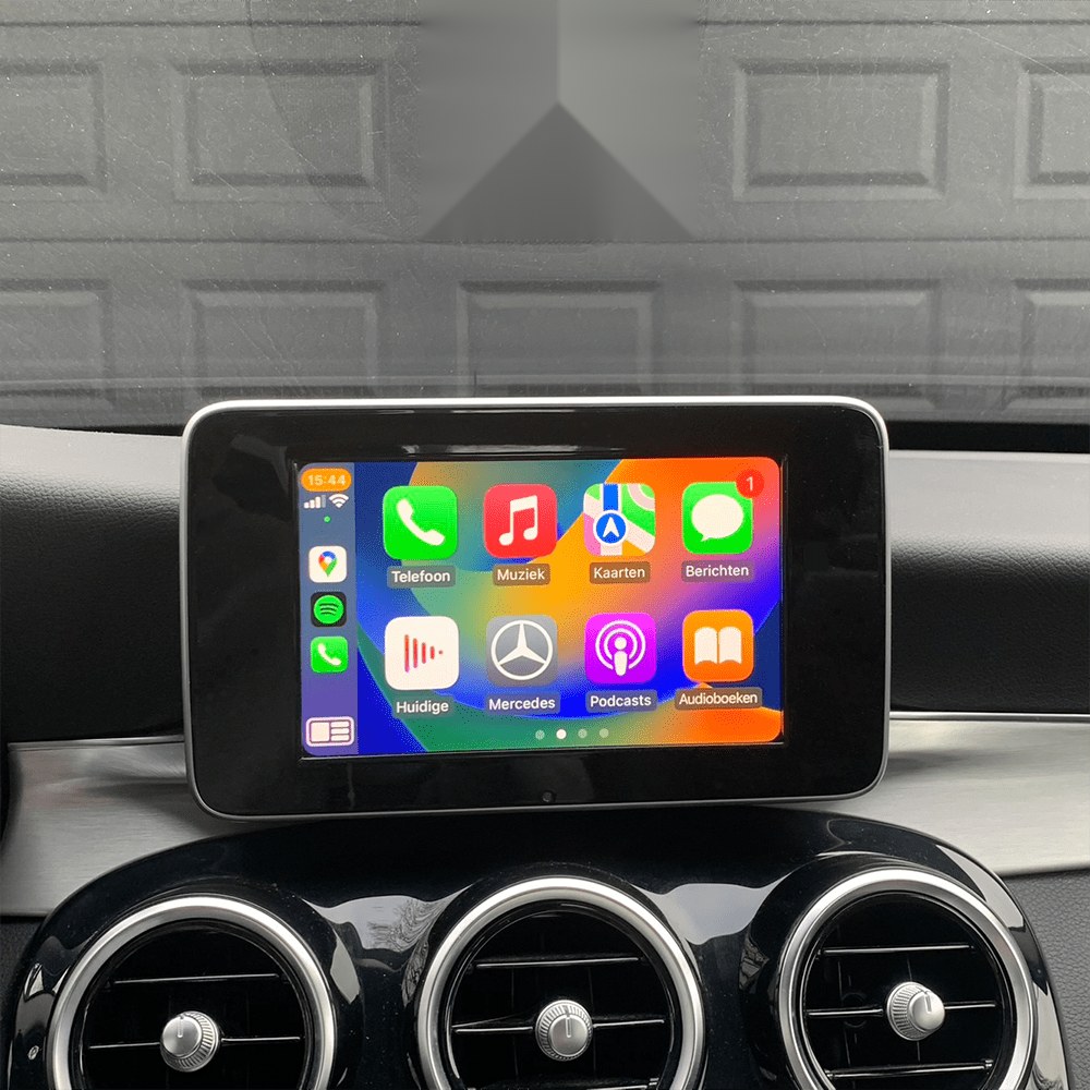 Активиран Apple CarPlay Mercedes